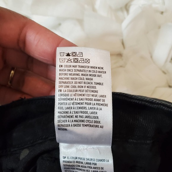 AMERICAN EAGLE | MOM JEAN BLACK WASHED DISTRESSED WHISKERING JEANS WOMEN SIZE 2 - Picture 13 of 17